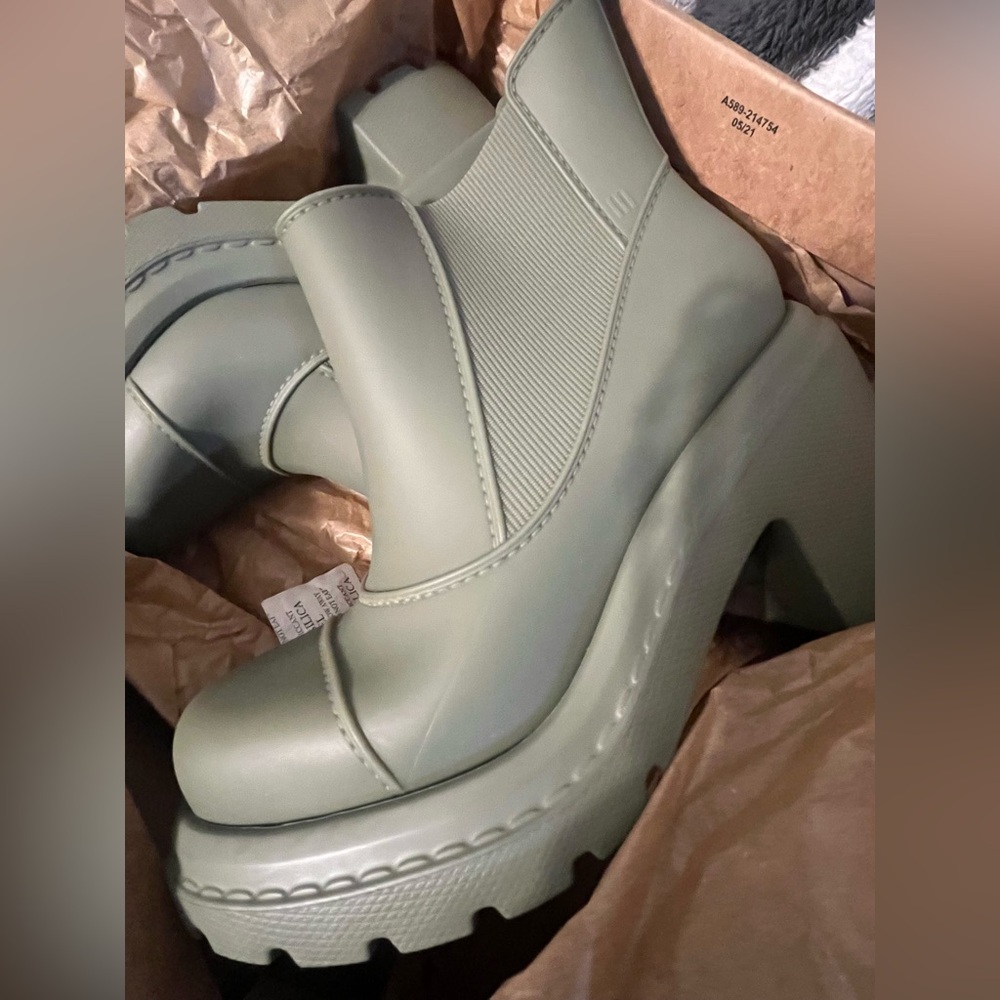 NWT MELISSA Made In Brazil Courtney Boots in Green Size 6 - Picture 8 of 10